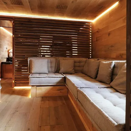 Chesa Albanella Apartment